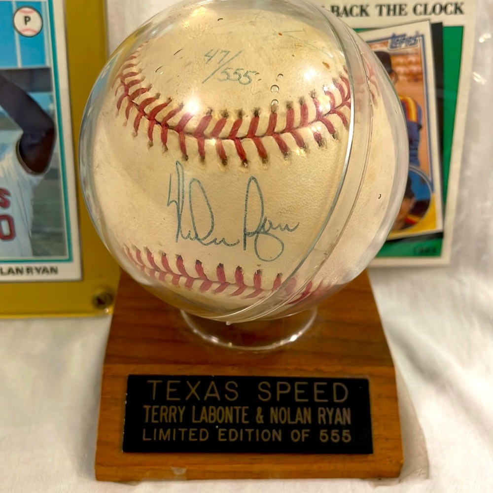 Nolan Ryan authenticated sign baseball 2 vintage, baseball cards…